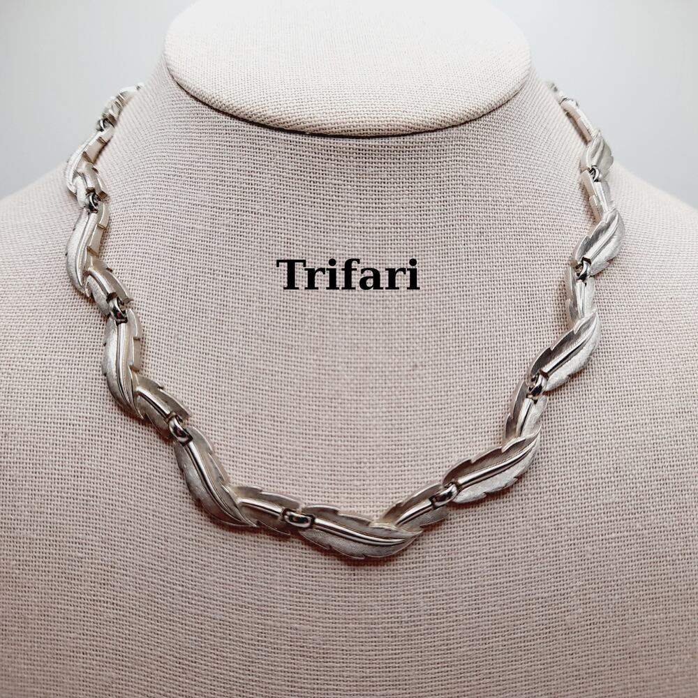 Vintage Trifari Rhodium Plate Choker Necklace, Silver Tone Leaf Link Design, 16"